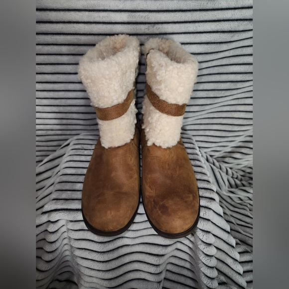 Ugg Blayre II leather and sheepskin belted winter boots, chestnut brown, size 10 - Picture 8 of 11